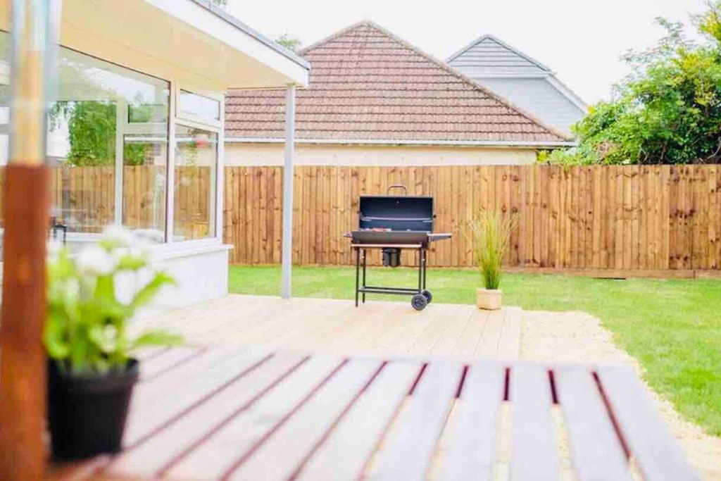 Gorgeous Luxury Chalet, New Forest & Coast & Hordle Exterior photo